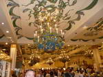 Das Kaufhaus Harrods innen (GB).